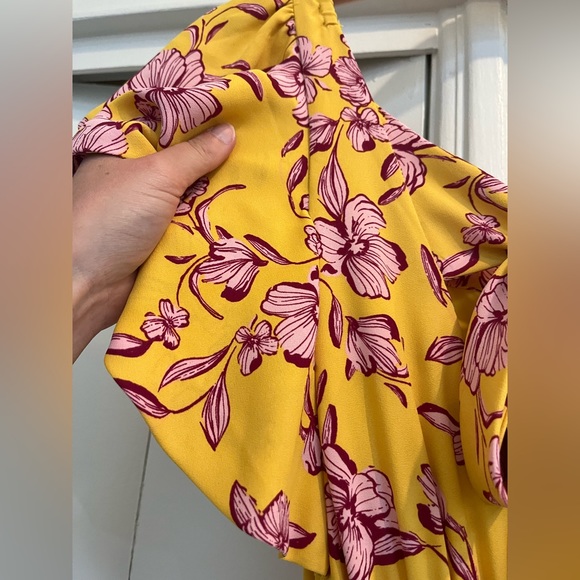 Sachin & Babi Yellow Flutter-Sleeve Floral Dress in Yellow - Size 0 - Picture 2 of 9